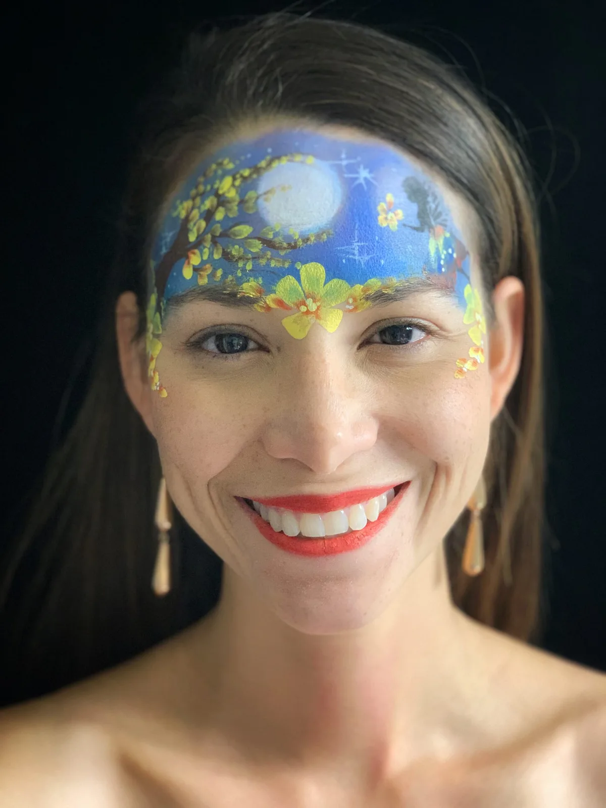 Jely from Colory Faces with blue flower face painting.